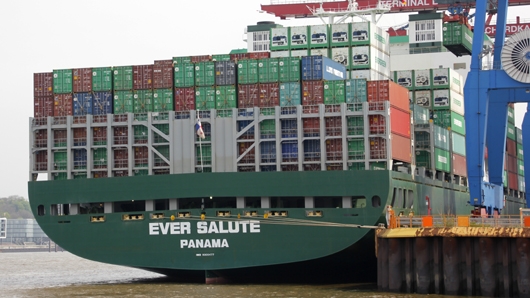 Containerschiff Ever Salute aus Panama