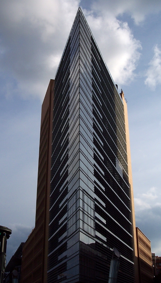 Spitzes Gebäude am Potsdamer Platz