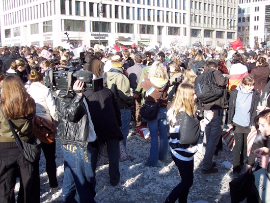 Kissenschlacht am Brandenburger Tor 2011 Bild 1