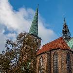 Kirche mit blauem Himmel